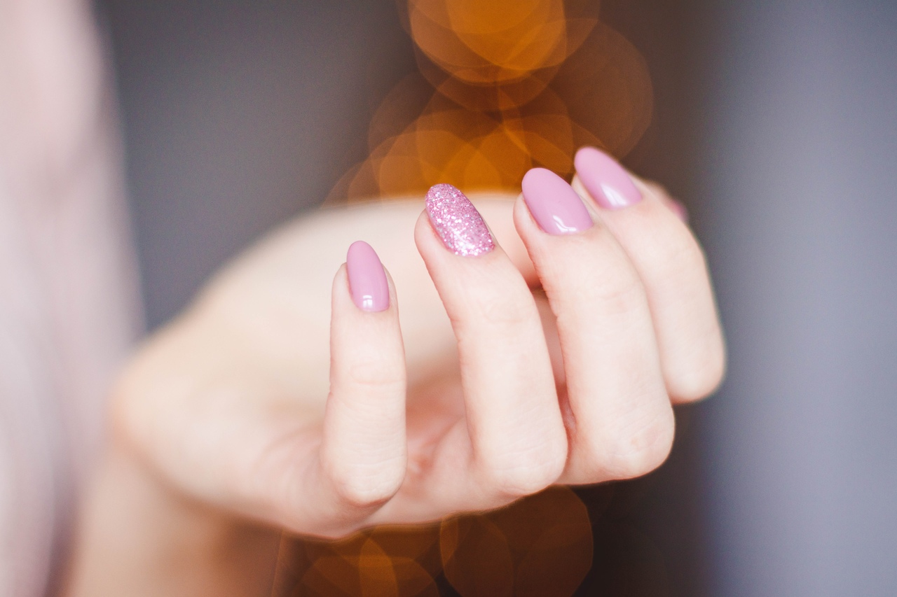 Mismatched Nails – zainspiruj się nowym hitowym manicure, który podbija Instagram!