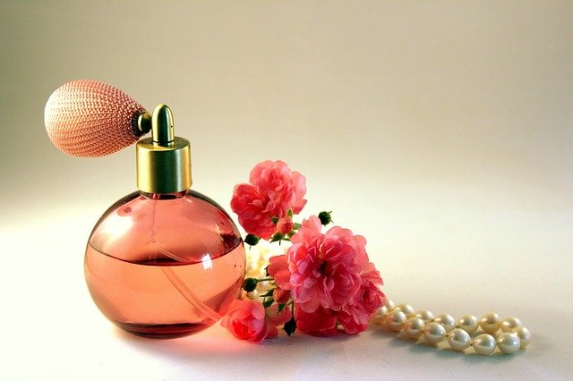 Ekskluzywne perfumy – jak upolować prawdziwe okazje?