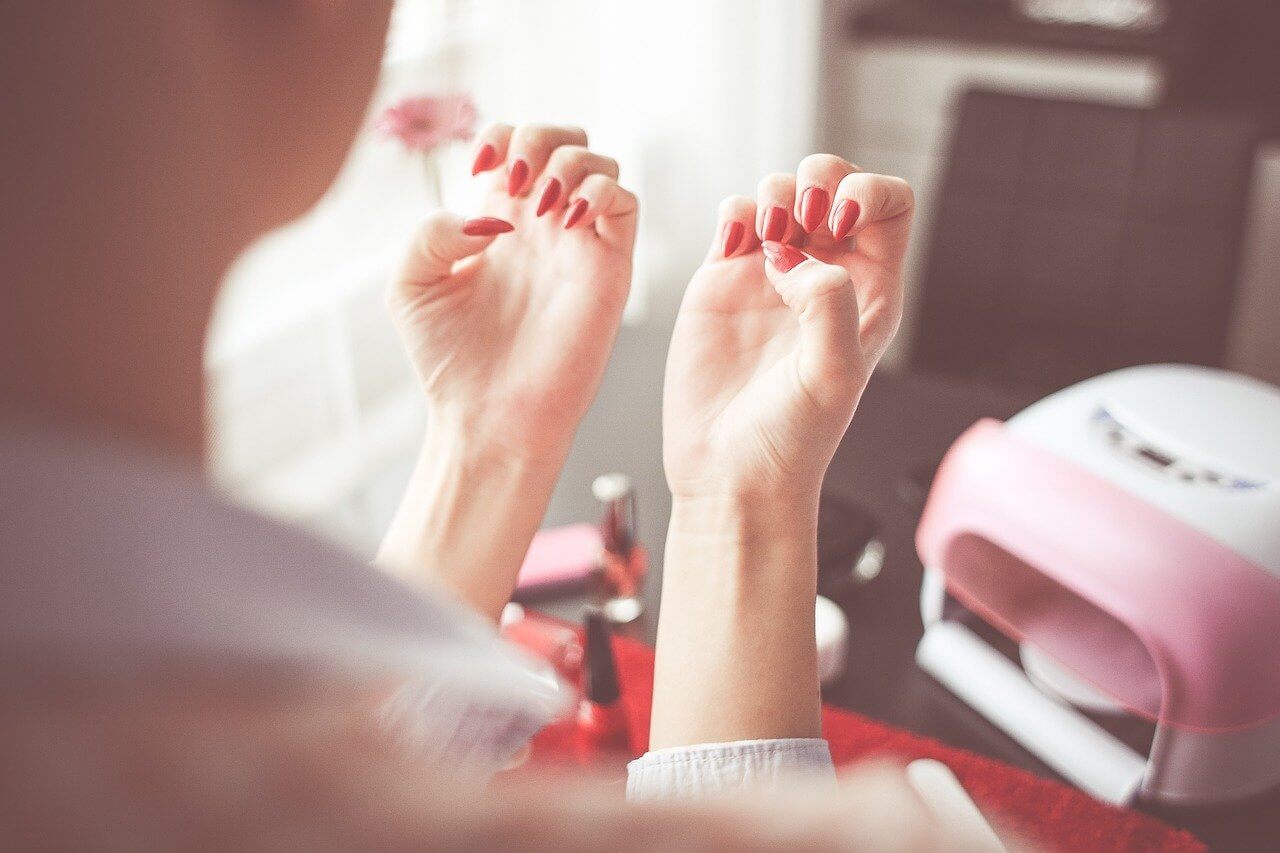 Co przyda się do wykonania manicure hybrydowego?