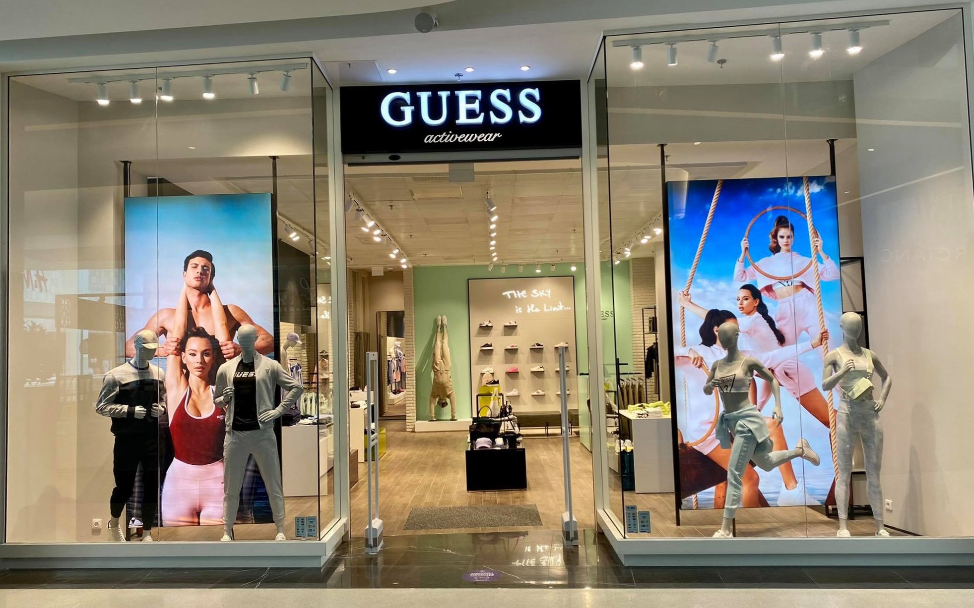 Nowe sklepy Guess w Polsce