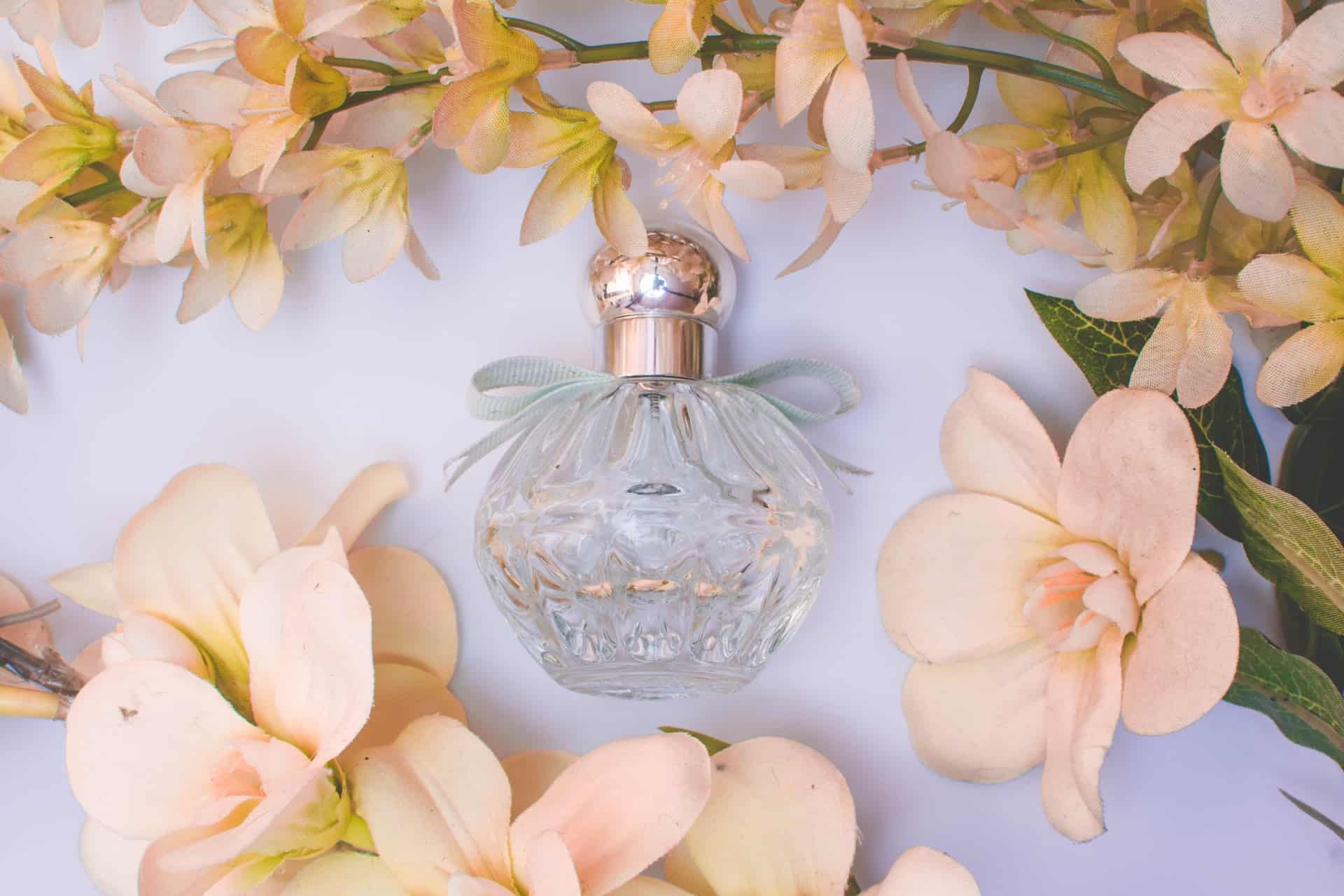 Perfumy z sieciówek. Czy warto je kupować i gdzie można znaleźć piękne zapachy na wiosnę?
