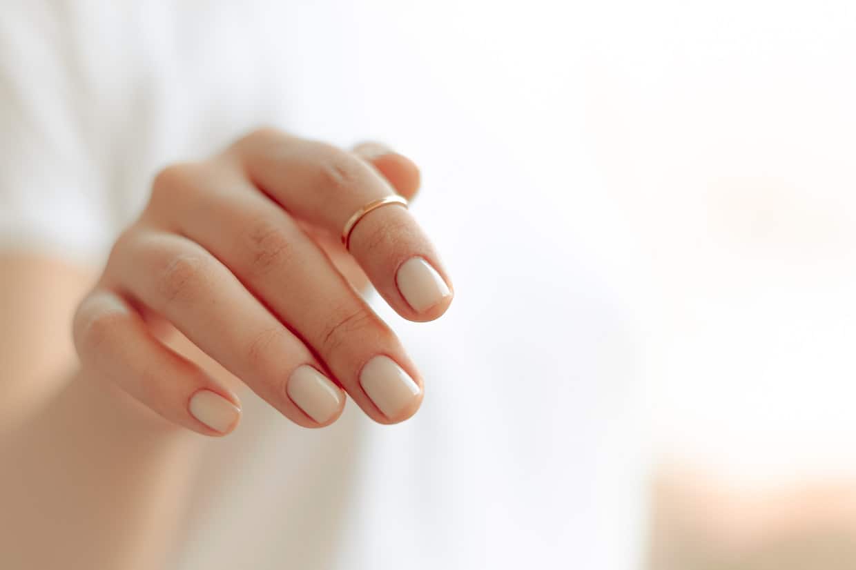 Cienkie i łamliwe paznokcie – jak je uratować?