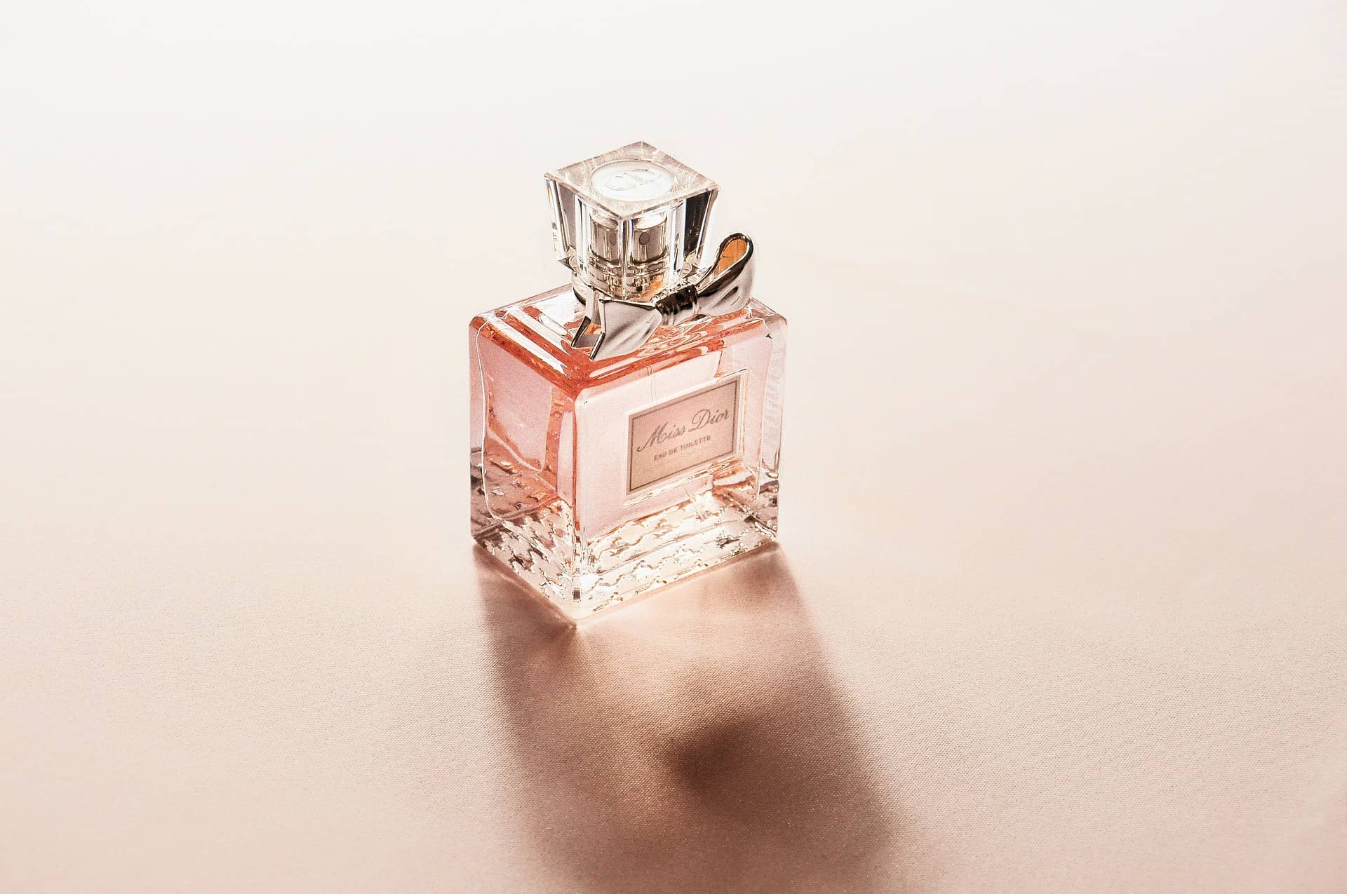 Siła perfum – wpływ na postrzeganie ludzi